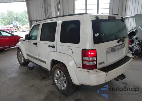 2010 Jeep Liberty из США, поврежденный, VIN 1G4TN5GK1AW109015